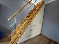 Treppenschrank
