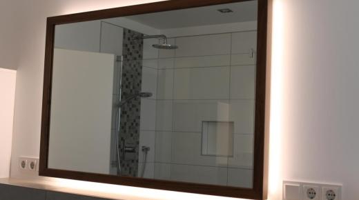 Badspiegel mit Belichtung 