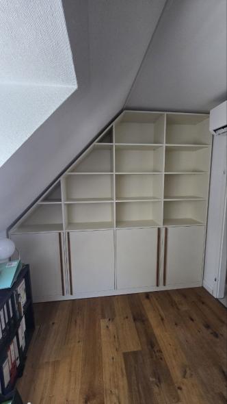 Büroschrank Magnolie Griffleiste Eiche