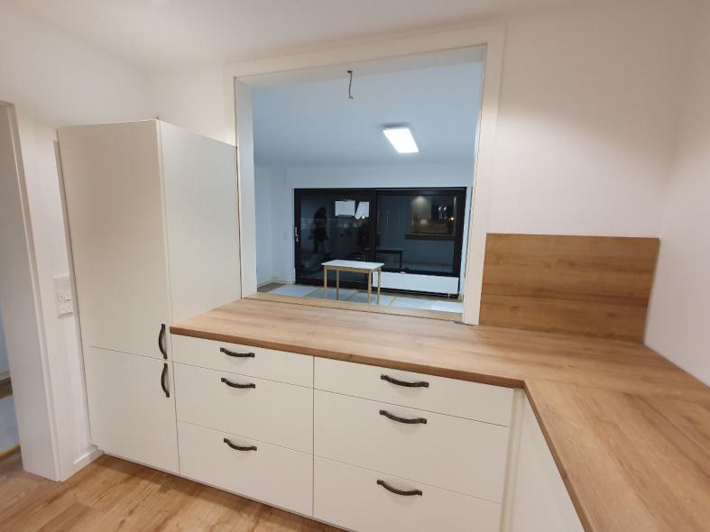 Küche Elfenbeinweiss Arbeitsplatte Eiche Dekor