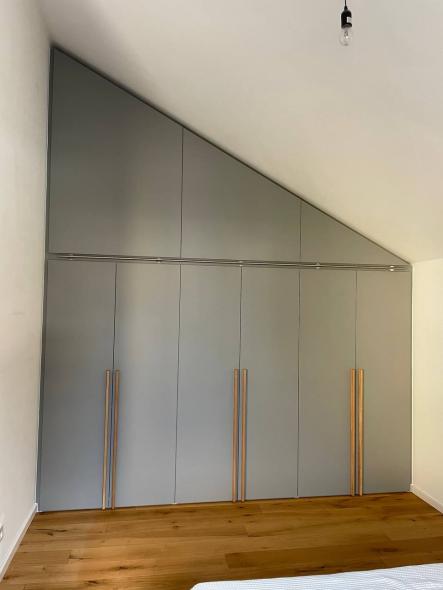 Schrank Grau Griffleisten Eiche