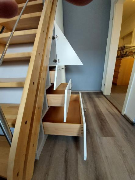 Treppenschrank Holz Schubladen