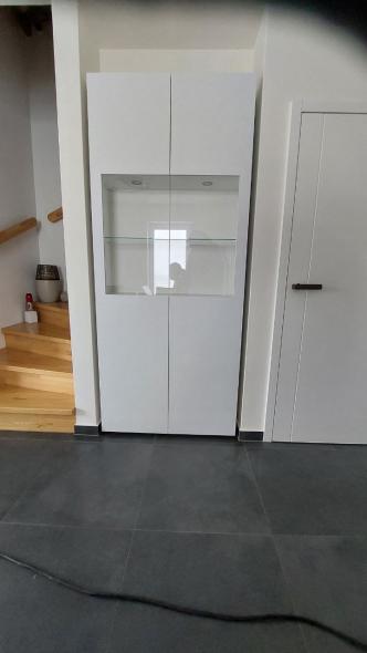Vitrine aus Lackplatte Kreide