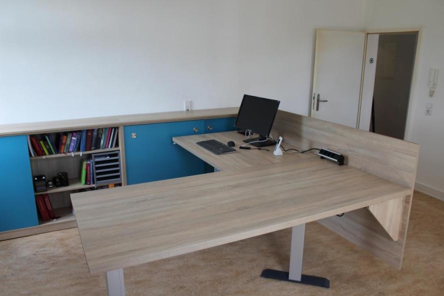 Holz-Schreibtisch