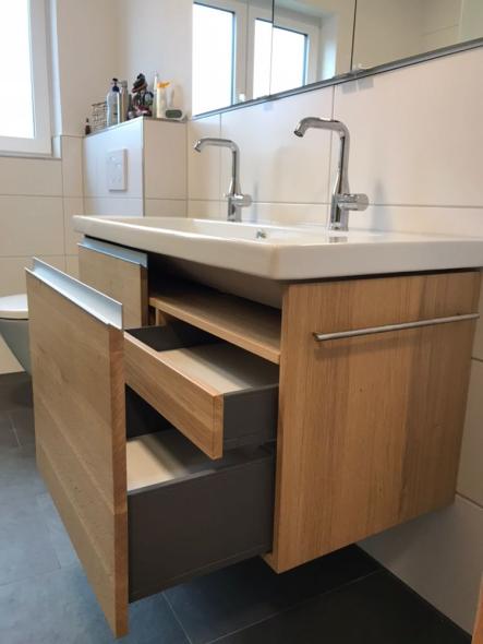 Badezimmer-Waschtisch aus Holz