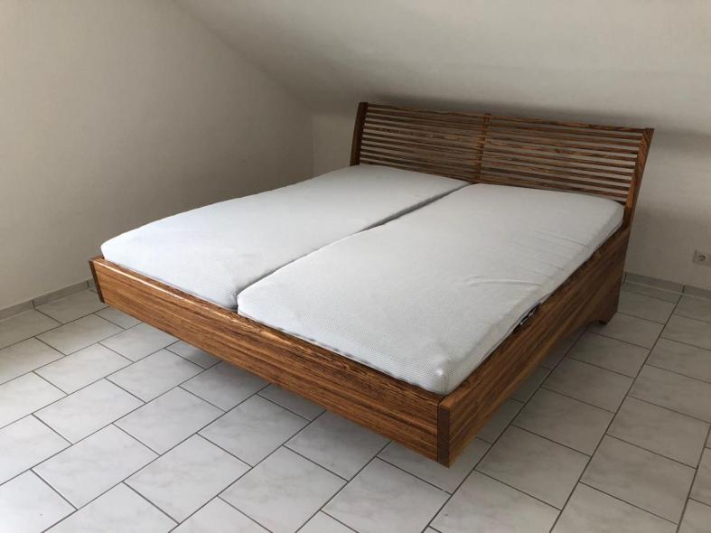 Holz-Bett
