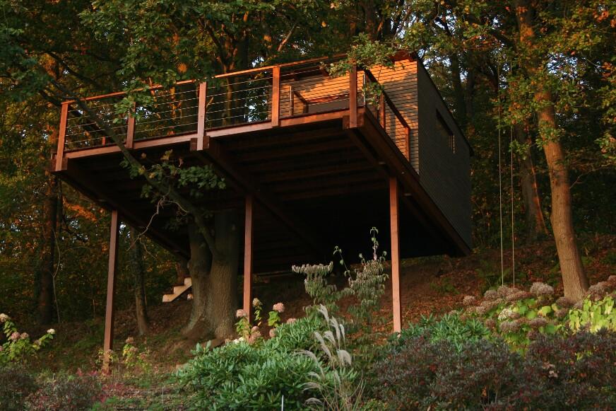Außenansicht Terrasse eines Baumhauses